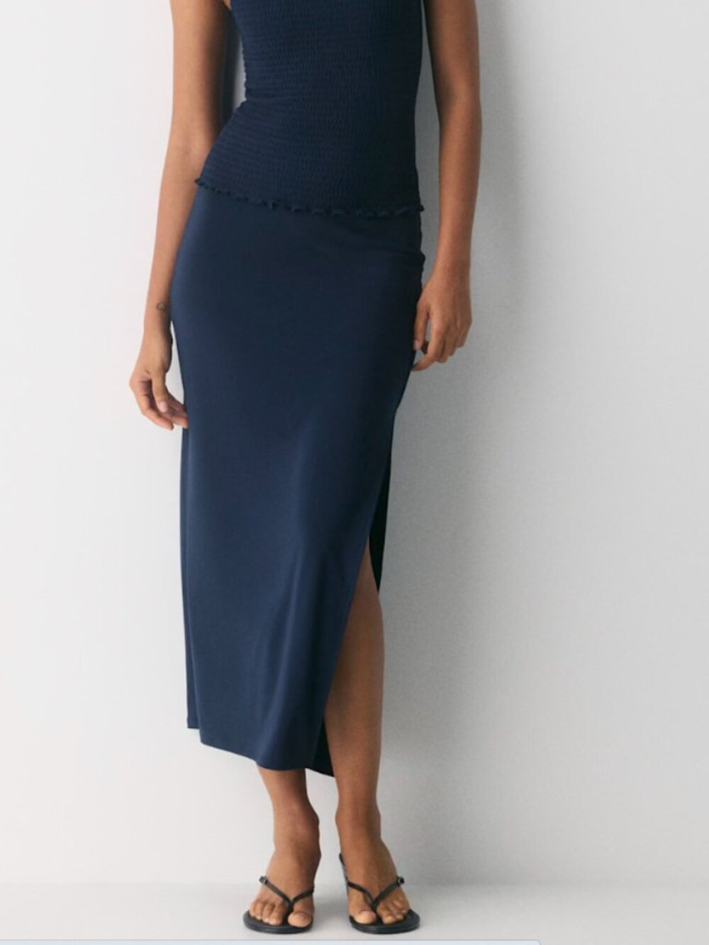 Aritzia Wilfred Smooth Matter Subscript Skirt Size Medium